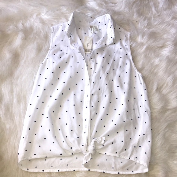 Japna Tops - Adorable front tie sleeveless button down